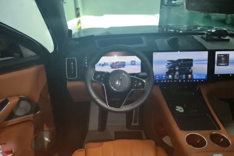 Used Hima AITO M8 2025 Extended-Range Max+ Version 53.4 kWh 6-Seater Edition Steering Wheel