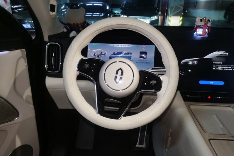 Used Hima AITO M8 2025 Extended-Range Max+ Version 53.4 kWh 5-Seater Edition Steering Wheel