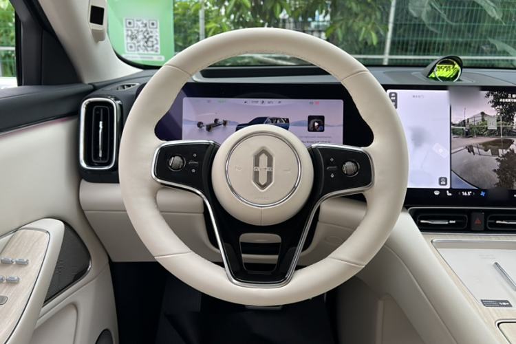 Used Hima AITO M8 2025 Extended-Range Max Version 37 kWh 6-Seater Steering Wheel