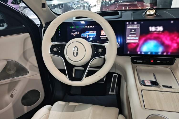 Used Hima AITO M8 2025 Extended-Range Ultra Version 53.4 kWh 6-Seater Edition Steering Wheel