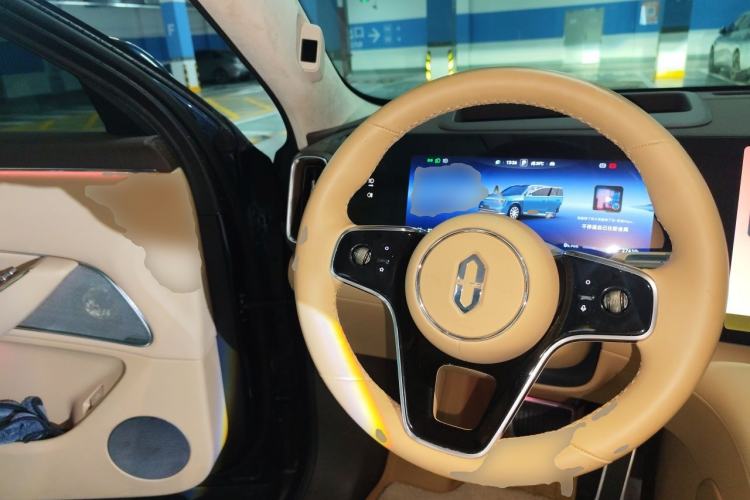 Used Hima AITO M8 2025 Extended-Range Max+ Version 53.4 kWh 6-Seater Edition Steering Wheel