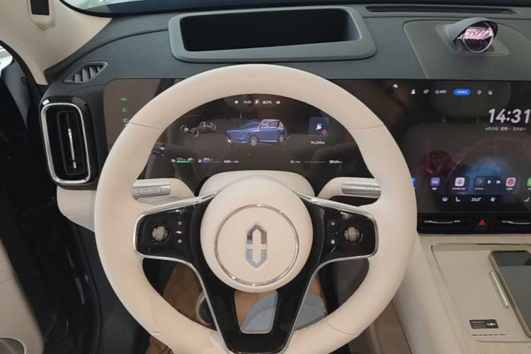Used Hima AITO M8 2025 Extended-Range Max+ Version 53.4 kWh 6-Seater Edition Steering Wheel