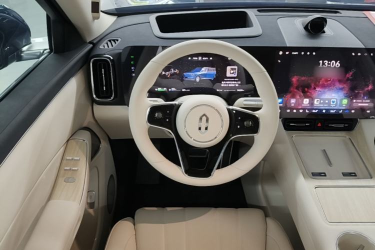 Used Hima AITO M8 2025 Extended-Range Max+ Version 53.4 kWh 6-Seater Edition Steering Wheel