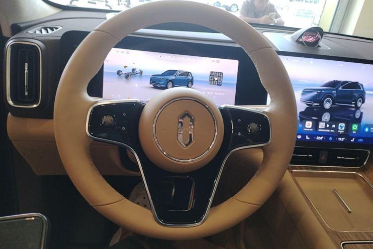 Used Hima AITO M8 2025 Extended-Range Max+ Version 53.4 kWh 6-Seater Edition Steering Wheel