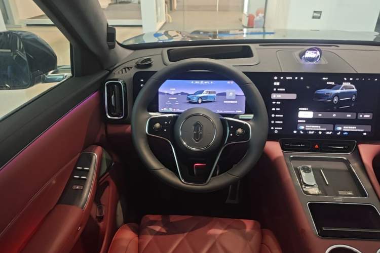 Used Hima AITO M8 2025 Extended-Range Ultra Version 53.4 kWh 5-Seater Edition Steering Wheel
