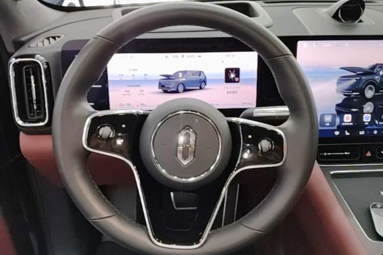 Used Hima AITO M8 2025 Extended-Range Ultra Version 53.4 kWh 5-Seater Edition Steering Wheel
