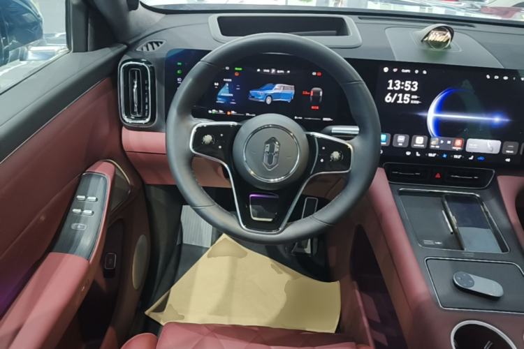 Used Hima AITO M8 2025 Extended-Range Ultra Version 53.4 kWh 5-Seater Edition Steering Wheel