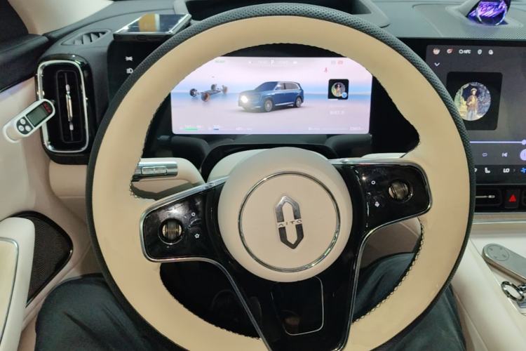 Used Hima AITO M8 2025 Extended-Range Max+ Version 53.4 kWh 5-Seater Edition Steering Wheel