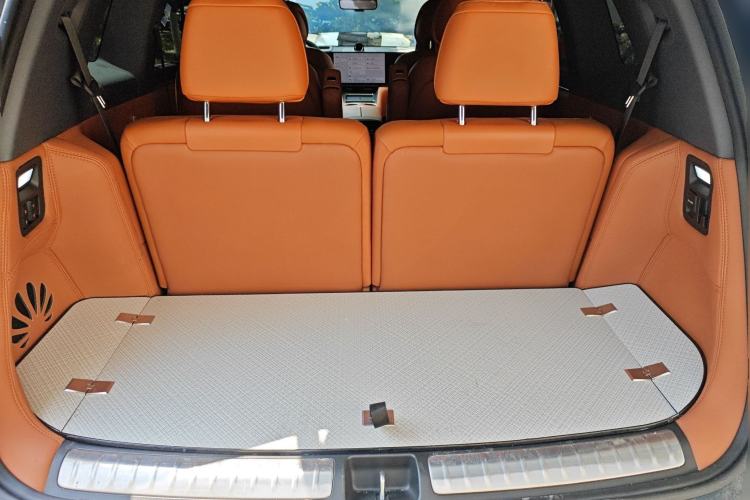 Used Hima AITO M8 2025 Extended-Range Max+ Version 53.4 kWh 6-Seater Edition Trunk