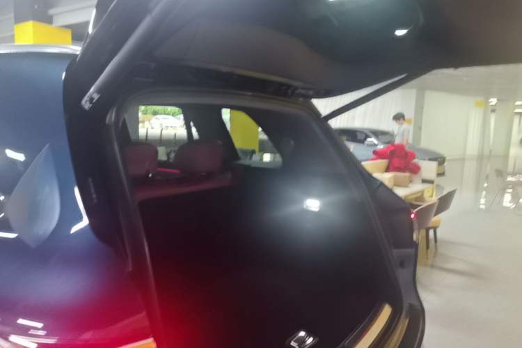 Used Hima AITO M8 2025 Extended-Range Ultra Version 53.4 kWh 5-Seater Edition Trunk