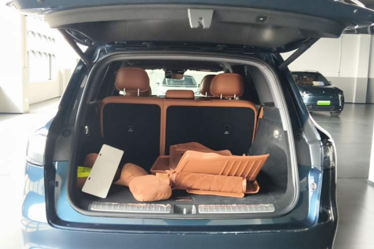 Used Hima AITO M8 2025 Extended-Range Max Version 37 kWh 5-Seater Trunk