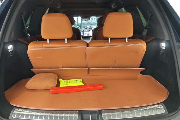 Used Hima AITO M8 2025 Extended-Range Ultra Version 53.4 kWh 6-Seater Edition Trunk