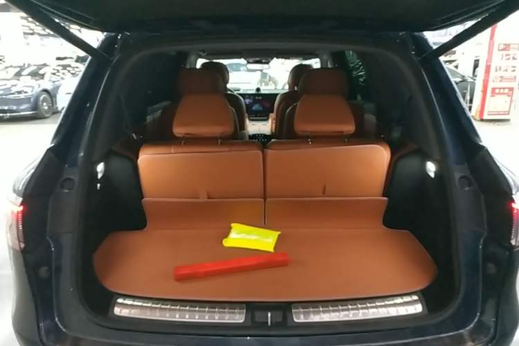 Used Hima AITO M8 2025 Extended-Range Ultra Version 53.4 kWh 6-Seater Edition Trunk