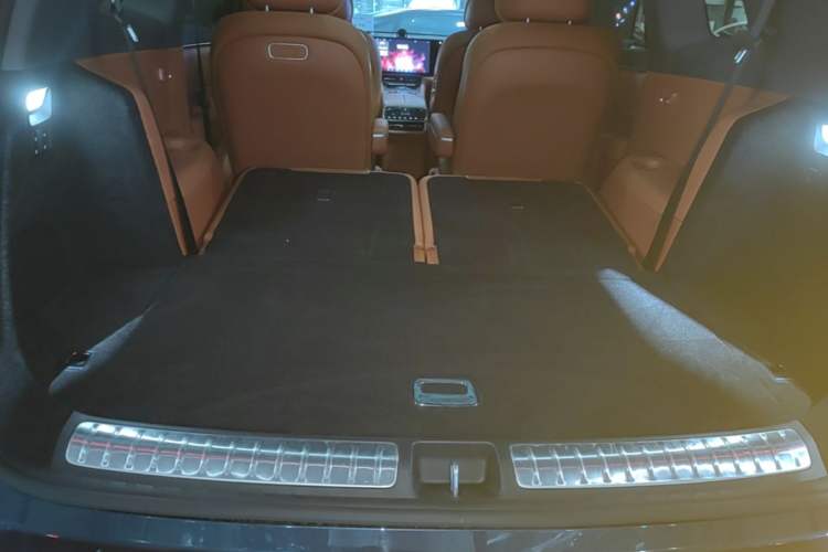 Used Hima AITO M8 2025 Extended-Range Max+ Version 53.4 kWh 6-Seater Edition Trunk