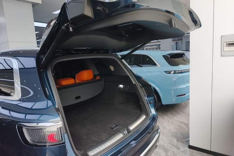Used Hima AITO M8 2025 Extended-Range Max+ Version 53.4 kWh 5-Seater Edition Trunk