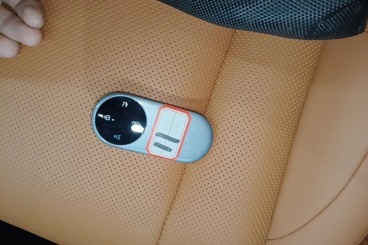 Used Hima AITO M8 2025 Extended-Range Max+ Version 53.4 kWh 6-Seater Edition Vehicle Key