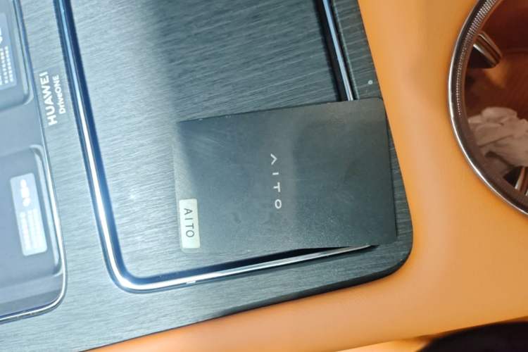 Used Hima AITO M8 2025 Extended-Range Max+ Version 53.4 kWh 6-Seater Edition Vehicle Key