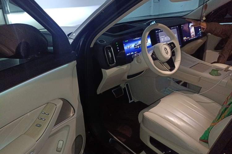 Used Hima AITO M8 2025 Extended-Range Max+ Version 53.4 kWh 5-Seater Edition Driver Seat
