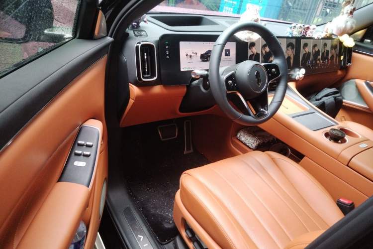 Used Hima AITO M8 2025 Extended-Range Max+ Version 53.4 kWh 5-Seater Edition Driver Seat