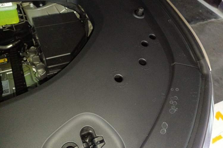 Used Hima AITO M8 2025 Extended-Range Max+ Version 53.4 kWh 5-Seater Edition Engine Bay Left