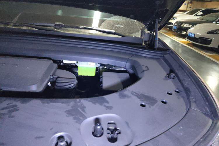 Used Hima AITO M8 2025 Extended-Range Max+ Version 53.4 kWh 6-Seater Edition Engine Bay Left