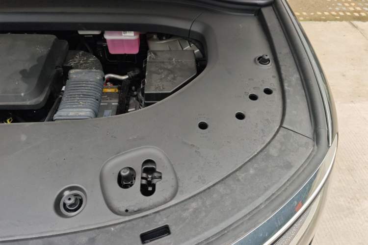 Used Hima AITO M8 2025 Extended-Range Max+ Version 53.4 kWh 6-Seater Edition Engine Bay Left