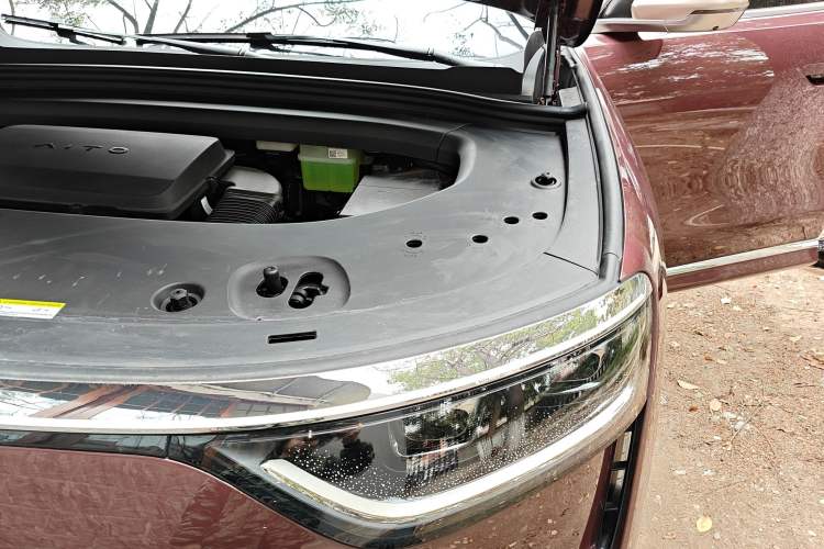 Used Hima AITO M8 2025 Extended-Range Max+ Version 53.4 kWh 5-Seater Edition Engine Bay Left