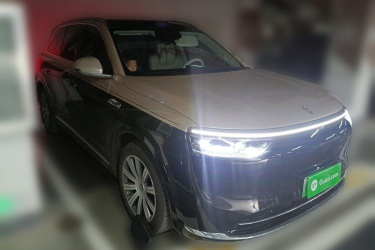 Used Hima AITO M8 2025 Extended-Range Max+ Version 53.4 kWh 5-Seater Edition Front Right 45 Deg