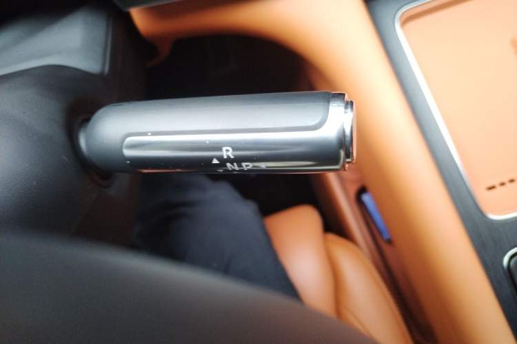 Used Hima AITO M8 2025 Extended-Range Max+ Version 53.4 kWh 5-Seater Edition Gear Lever