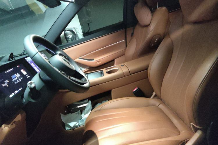 Used Hima AITO M8 2025 Extended-Range Max+ Version 53.4 kWh 6-Seater Edition Left Front Seat