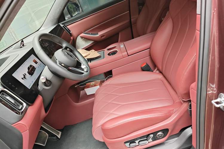 Used Hima AITO M8 2025 Extended-Range Max+ Version 53.4 kWh 5-Seater Edition Left Front Seat