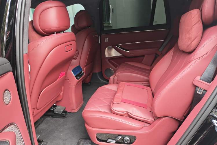 Used Hima AITO M8 2025 Model, Pure Electric Max+ Six-Seat Long-Range Version Left Rear Seat
