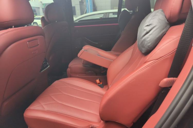 Used Hima AITO M8 2025 Model Pure Electric Max+ Six-Seater All-Wheel-Drive (896-line LiDAR) Left Rear Seat