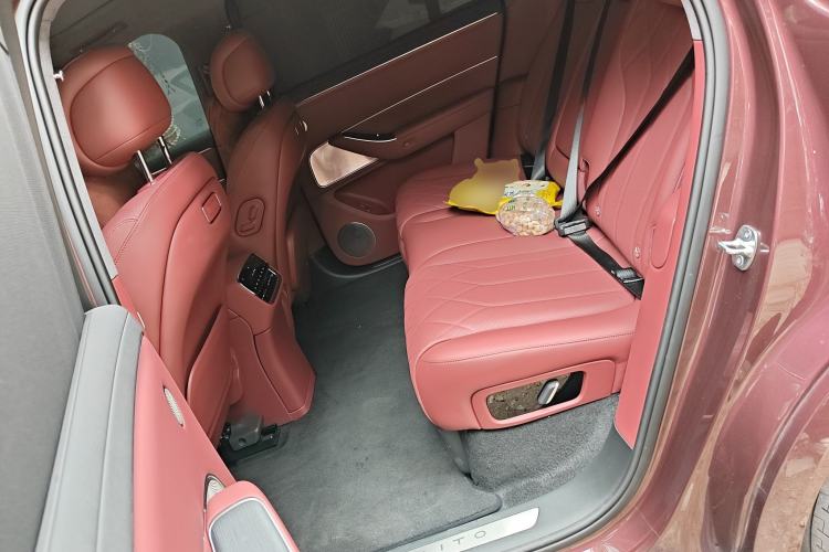 Used Hima AITO M8 2025 Extended-Range Max+ Version 53.4 kWh 5-Seater Edition Left Rear Seat