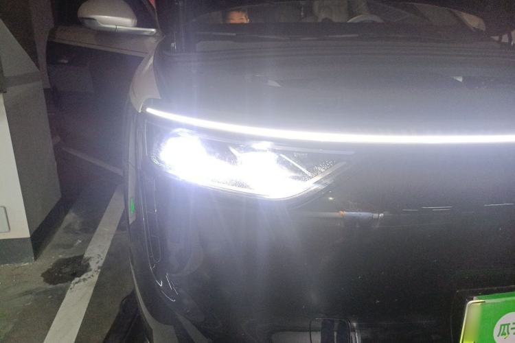 Used Hima AITO M8 2025 Extended-Range Max+ Version 53.4 kWh 5-Seater Edition Right Front Headlight