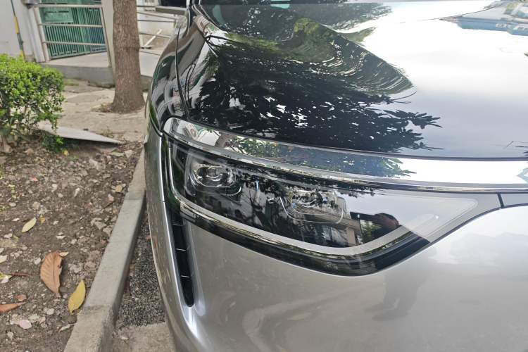 Used Hima AITO M8 2025 Model, Pure Electric Max+ Six-Seat Long-Range Version Right Front Headlight