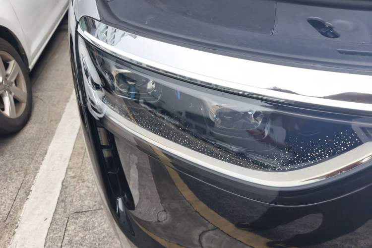 Used Hima AITO M8 2025 Model Pure Electric Max+ Six-Seater All-Wheel-Drive (896-line LiDAR) Right Front Headlight