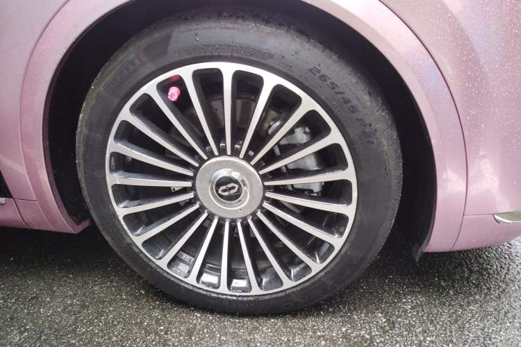 Used Hima AITO M8 2025 Extended-Range Max+ Version 53.4 kWh 5-Seater Edition Right Front Wheel Hub