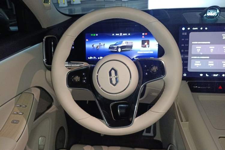 Used Hima AITO M8 2025 Extended-Range Max+ Version 53.4 kWh 5-Seater Edition Steering Wheel