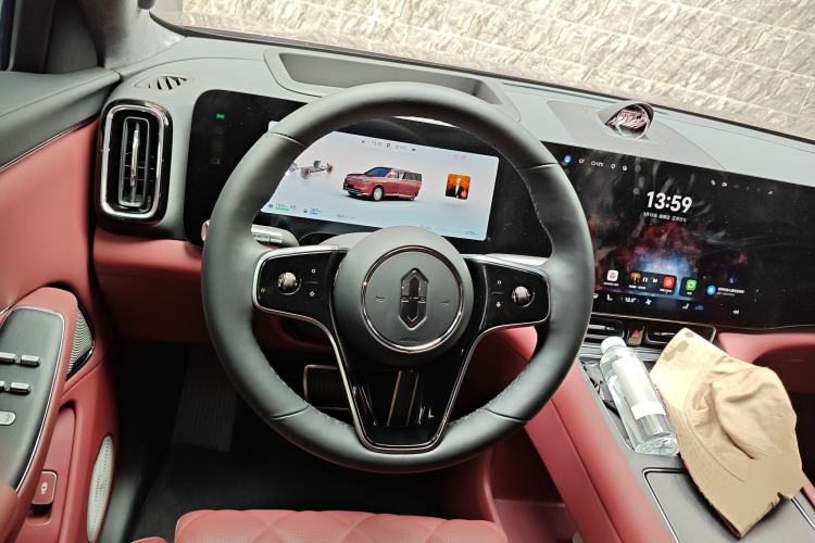 Used Hima AITO M8 2025 Extended-Range Max+ Version 53.4 kWh 5-Seater Edition Steering Wheel