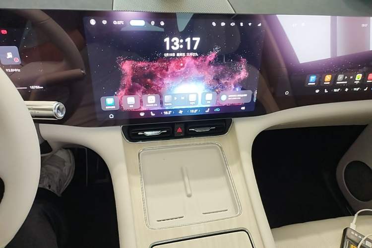 Used Hima AITO M8 2025 Extended-Range Max+ Version 53.4 kWh 5-Seater Edition Audio And AC Panel