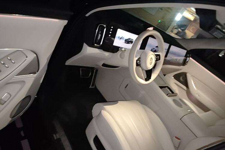 Used Hima AITO M8 2025 Extended-Range Max+ Version 53.4 kWh 6-Seater Edition Driver Seat