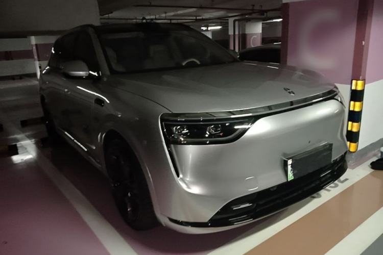 Used Hima AITO M8 2025 Extended-Range Max+ Version 53.4 kWh 6-Seater Edition Front Right 45 Deg