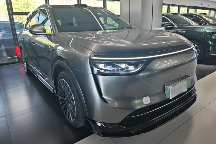 Used Hima AITO M8 2025 Extended-Range Max+ Version 53.4 kWh 5-Seater Edition Front Right 45 Deg