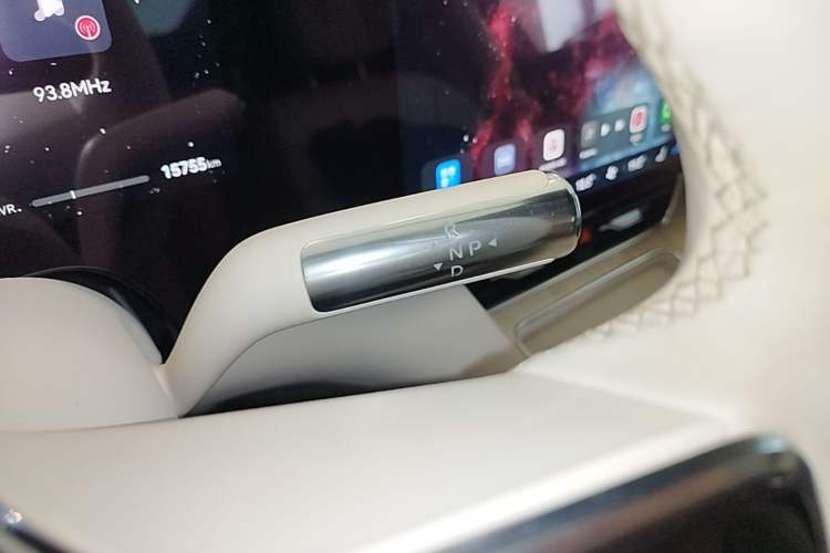 Used Hima AITO M8 2025 Extended-Range Max+ Version 53.4 kWh 5-Seater Edition Gear Lever