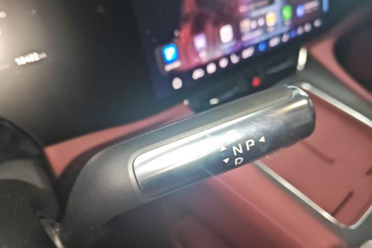 Used Hima AITO M8 2025 Extended-Range Max+ Version 53.4 kWh 5-Seater Edition Gear Lever