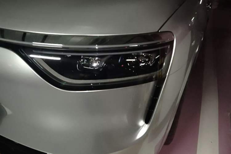 Used Hima AITO M8 2025 Extended-Range Max+ Version 53.4 kWh 6-Seater Edition Left Front Headlight