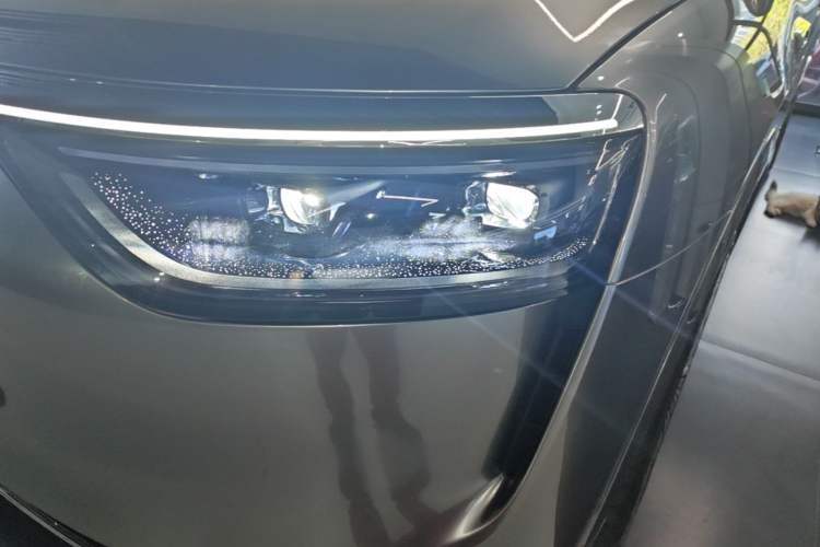 Used Hima AITO M8 2025 Extended-Range Max+ Version 53.4 kWh 5-Seater Edition Left Front Headlight