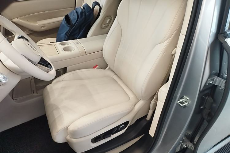 Used Hima AITO M8 2025 Extended-Range Max+ Version 53.4 kWh 5-Seater Edition Left Front Seat