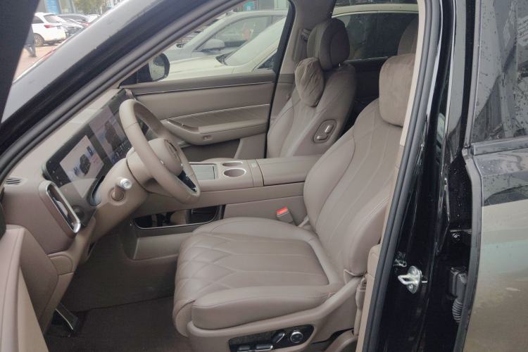Used Hima AITO M8 2025 Model, Pure Electric Max+ Six-Seat Long-Range Version Left Front Seat